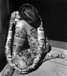 20090211001802-notas-musicales-musica-vieja-musica-ricardo-arjona-artistas-blanco-y-negro-familia-family-historia-para-contar-mujer-melancolia-recuerdos-santo-domingo-republica-dominicana.jpg
